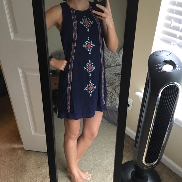 Xhilaration shift dress - Picture 2 of 5